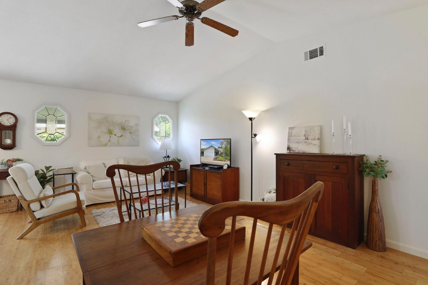 Detail Gallery Image 5 of 30 For 403 Valley Ave, Lodi,  CA 95240 - 3 Beds | 2 Baths