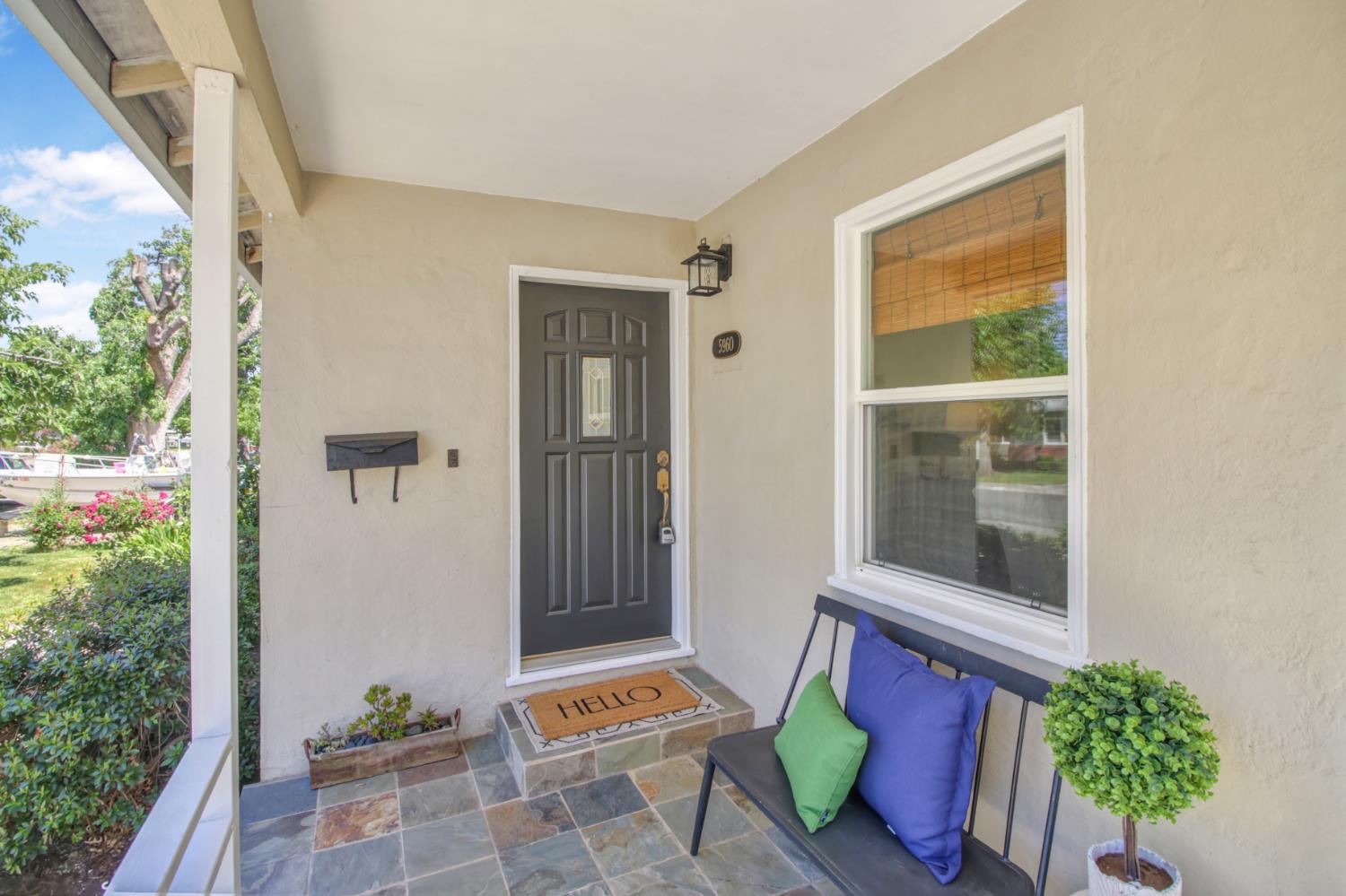 Detail Gallery Image 4 of 48 For 5960 12th Ave, Sacramento,  CA 95820 - 3 Beds | 1 Baths