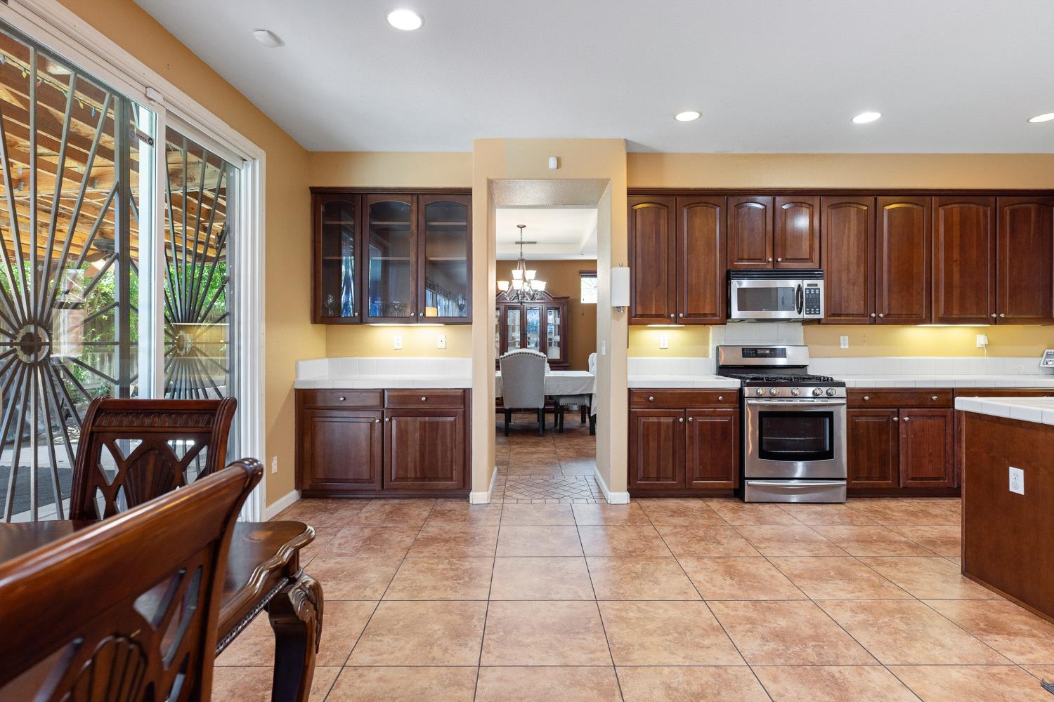 Massimo Circle, Stockton, California image 5