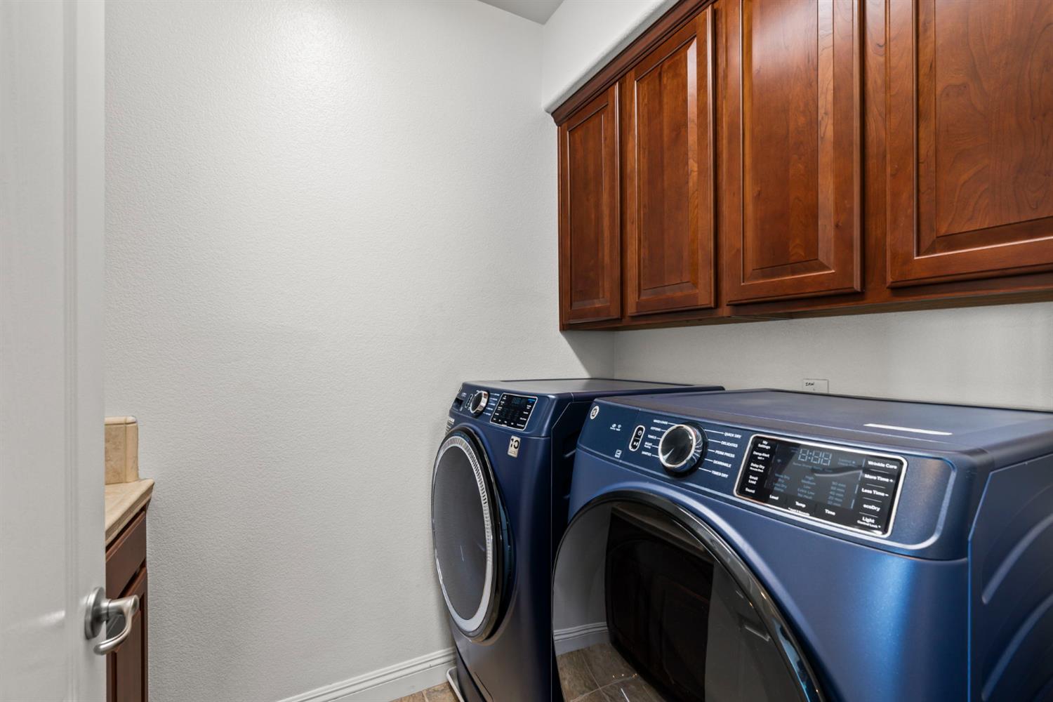 Detail Gallery Image 35 of 56 For 11896 Slate Falls Way, Rancho Cordova,  CA 95742 - 5 Beds | 3 Baths