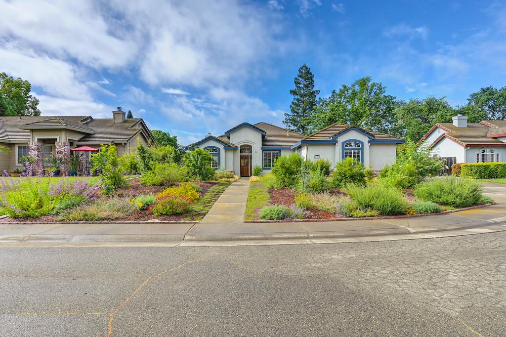 Detail Gallery Image 3 of 46 For 8958 Augustine Ct, Orangevale,  CA 95662 - 3 Beds | 2 Baths