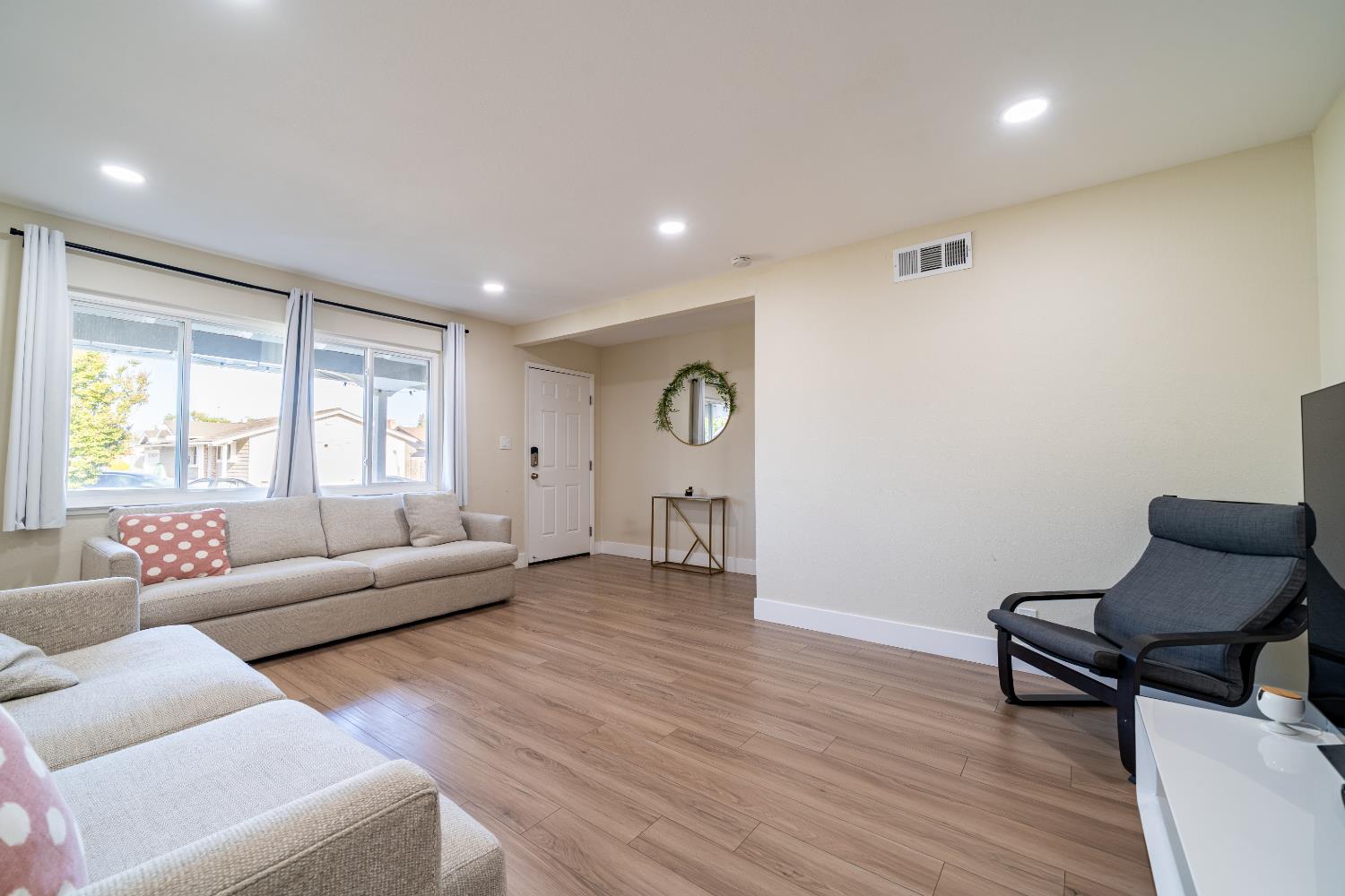 Scripps St, Hayward, California image 8