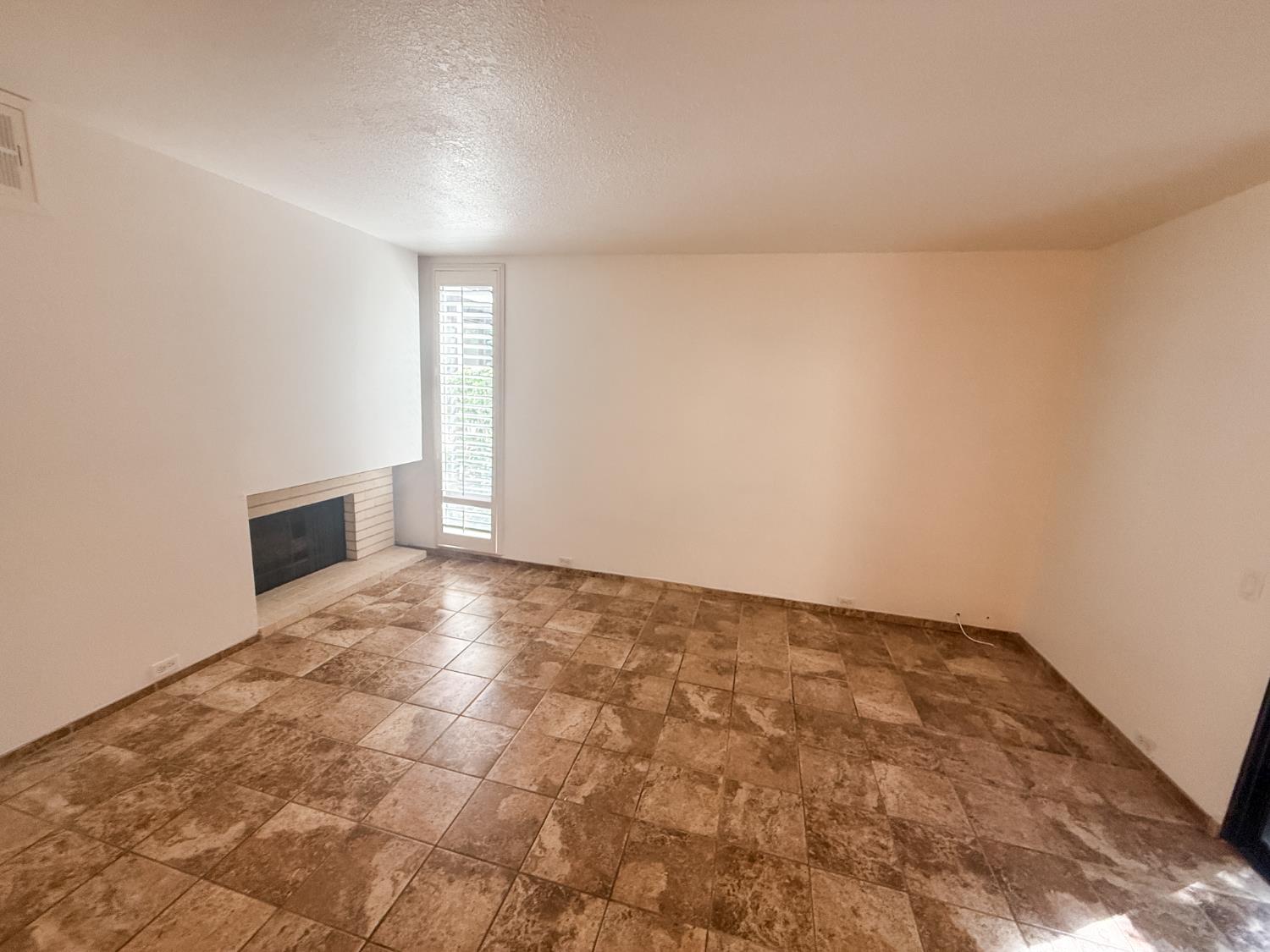 Detail Gallery Image 5 of 17 For 613 Woodside Sierra #5,  Sacramento,  CA 95825 - 1 Beds | 1 Baths