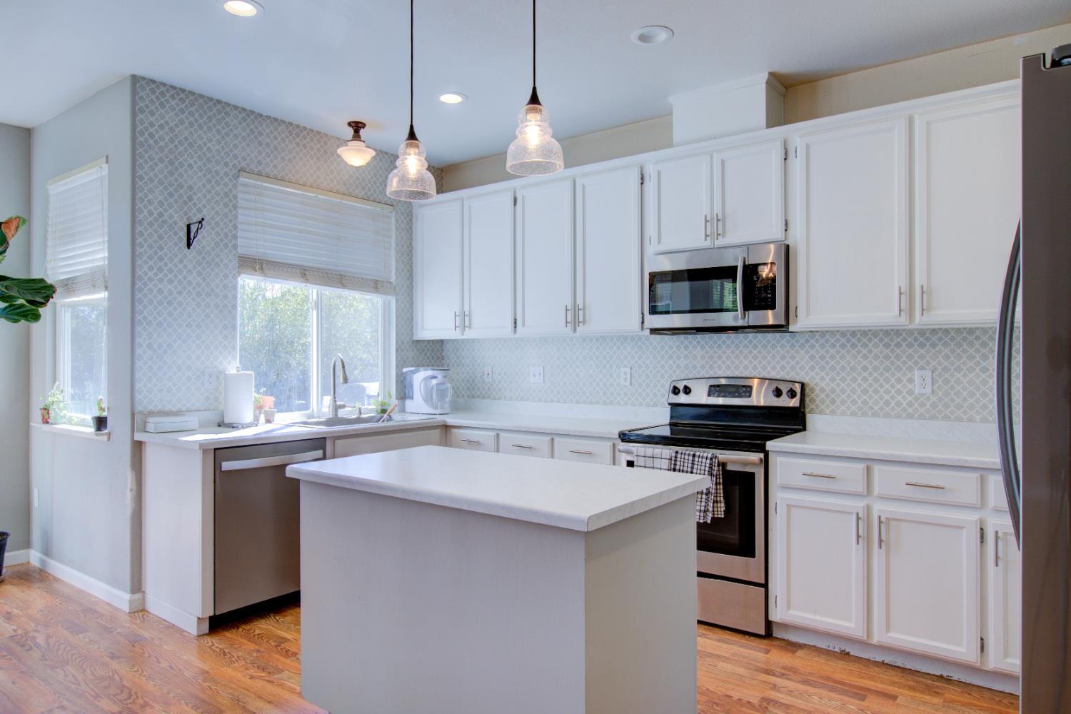 Detail Gallery Image 13 of 49 For 2341 Summersong Ct, Turlock,  CA 95382 - 6 Beds | 3 Baths