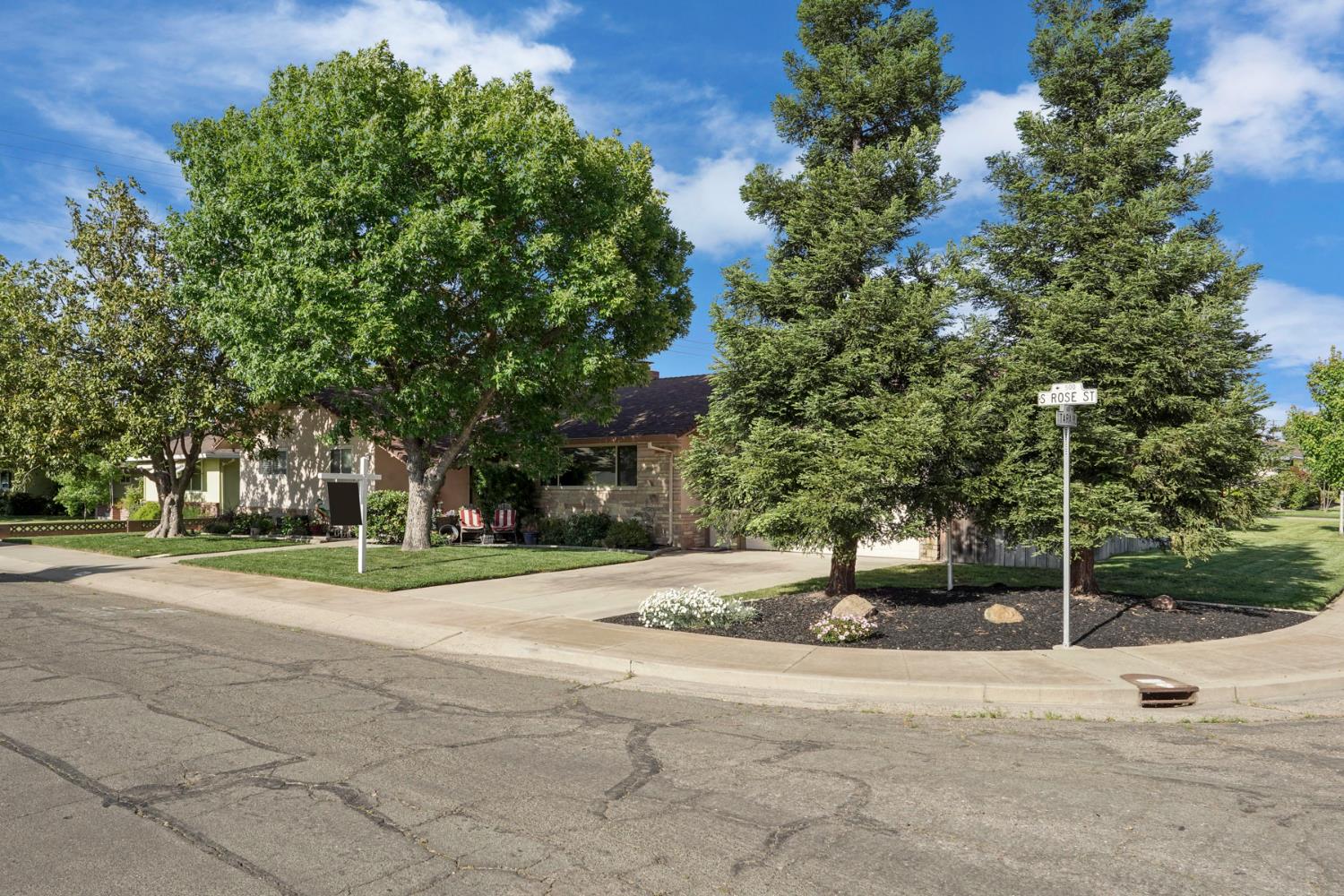 Detail Gallery Image 2 of 53 For 540 S Rose St, Lodi,  CA 95240 - 3 Beds | 2 Baths
