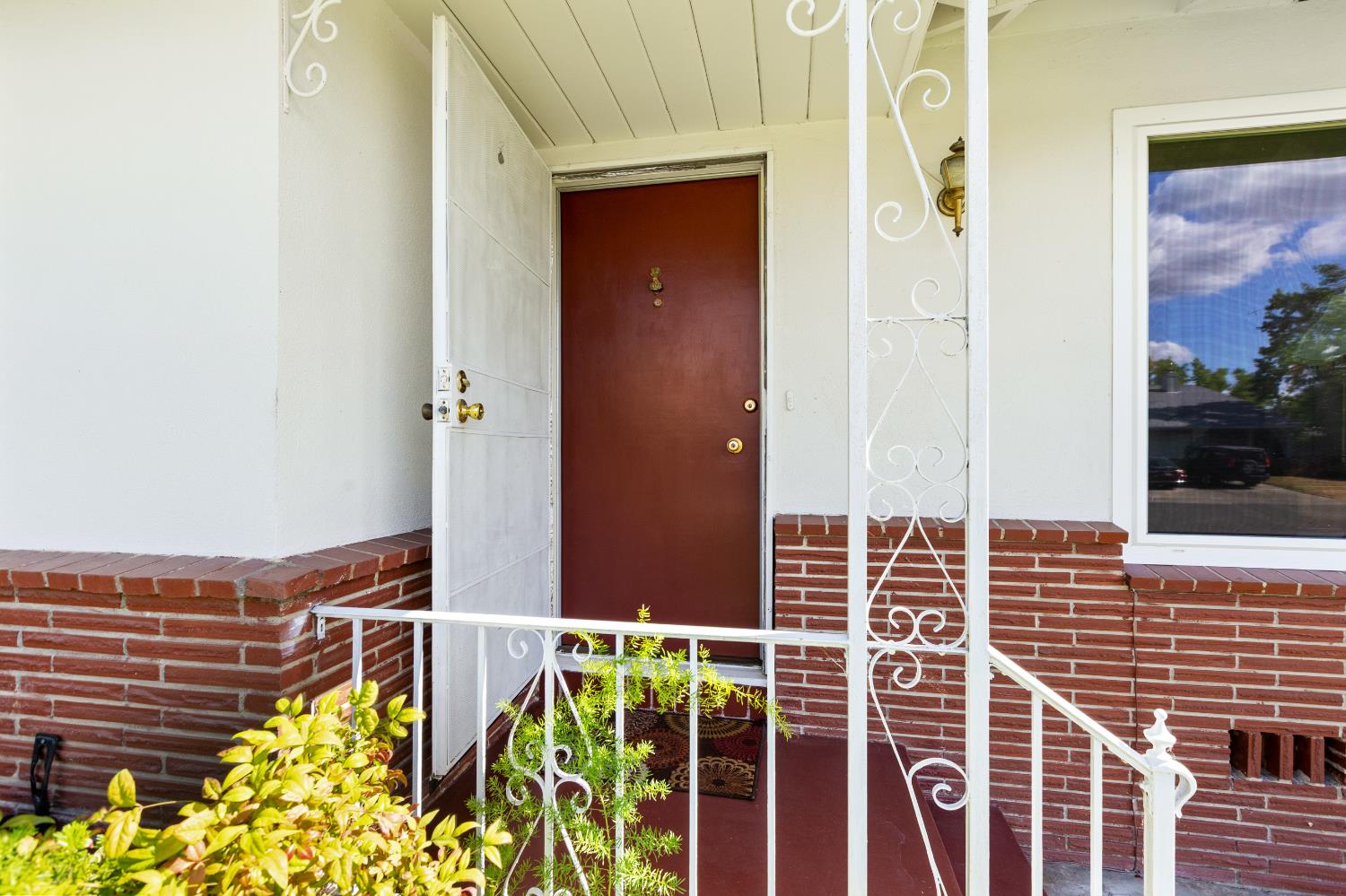 Detail Gallery Image 4 of 47 For 1824 Maryal Dr, Sacramento,  CA 95864 - 3 Beds | 2 Baths