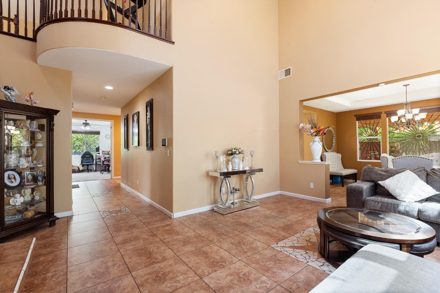 Massimo Circle, Stockton, California image 9