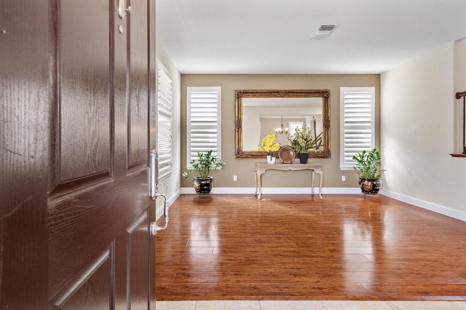 Detail Gallery Image 2 of 31 For 10145 10145 Blue Anchor Lane Ln, Stockton,  CA 95219 - 4 Beds | 2/1 Baths