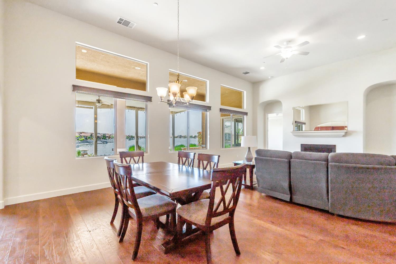 Detail Gallery Image 16 of 41 For 1587 Como Dr, Manteca,  CA 95337 - 3 Beds | 3/1 Baths