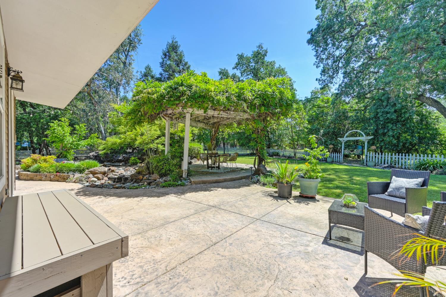 Detail Gallery Image 71 of 92 For 3710 Sutter Hill Ln, Carmichael,  CA 95608 - 4 Beds | 3/1 Baths