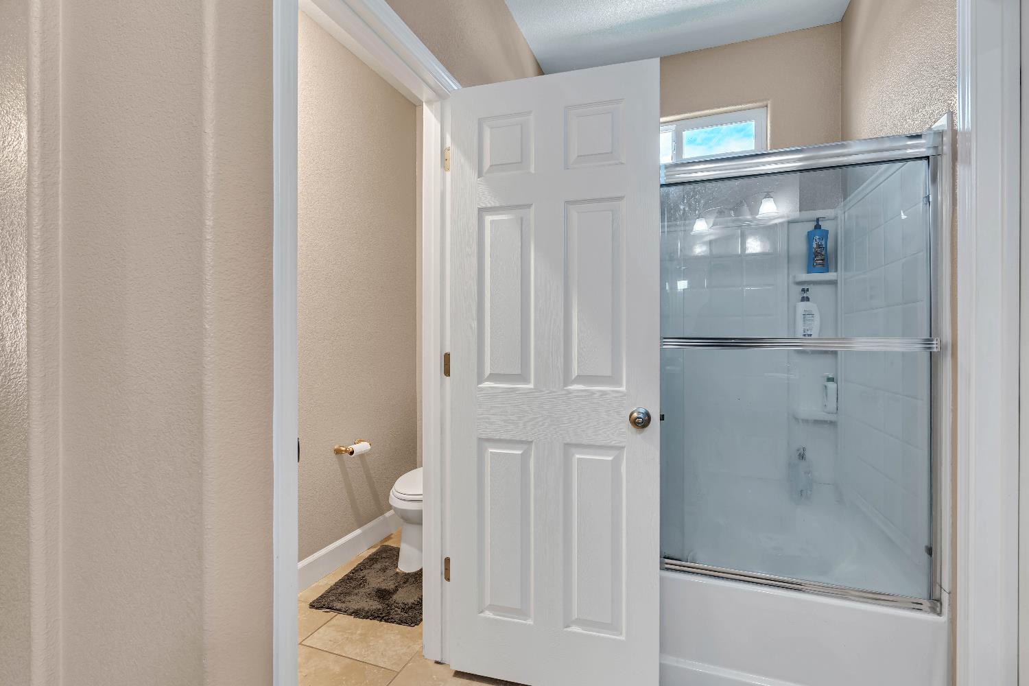 Detail Gallery Image 8 of 18 For 10406 Albert Dr, Stockton,  CA 95209 - 3 Beds | 2 Baths