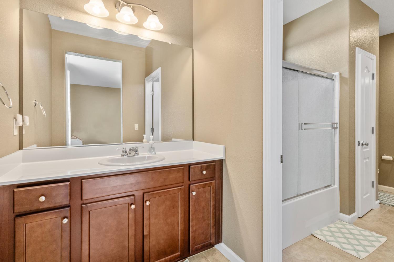 Detail Gallery Image 27 of 46 For 2317 Mathar Dr, Manteca,  CA 95337 - 5 Beds | 4/1 Baths