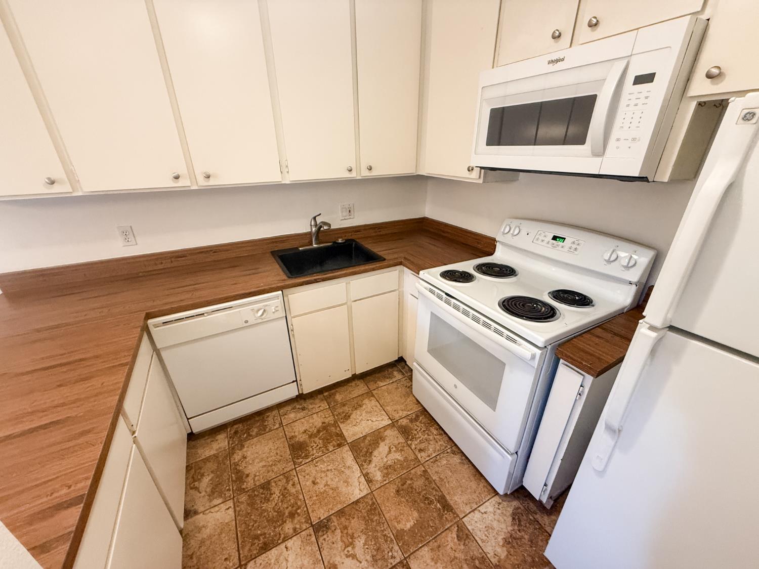 Detail Gallery Image 9 of 17 For 613 Woodside Sierra #5,  Sacramento,  CA 95825 - 1 Beds | 1 Baths