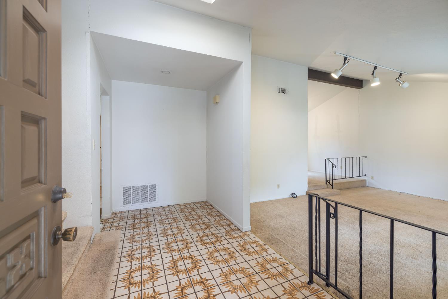 Detail Gallery Image 6 of 52 For 1917 Santa Fe Dr, Stockton,  CA 95209 - 4 Beds | 3 Baths