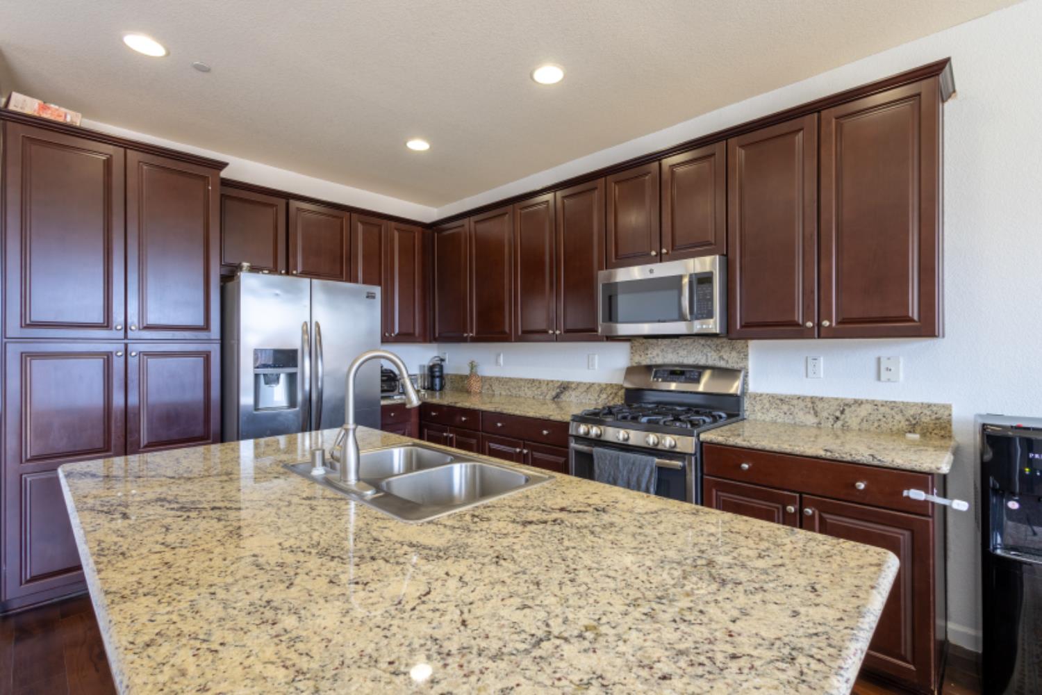 Ballinger Drive, Sacramento, California image 10