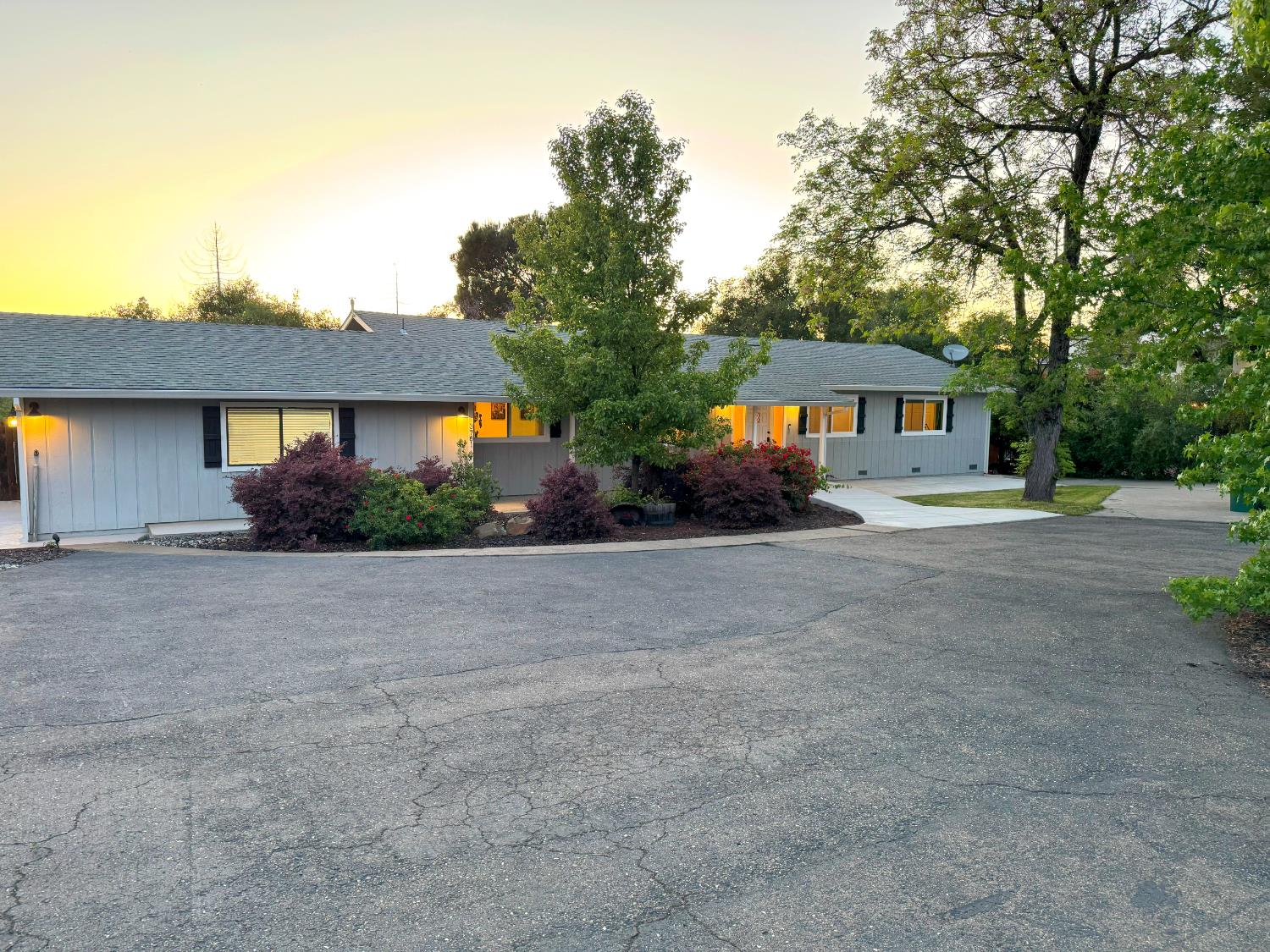 Detail Gallery Image 5 of 47 For 3781 Whispering Pines Ln, Shingle Springs,  CA 95682 - 3 Beds | 2 Baths