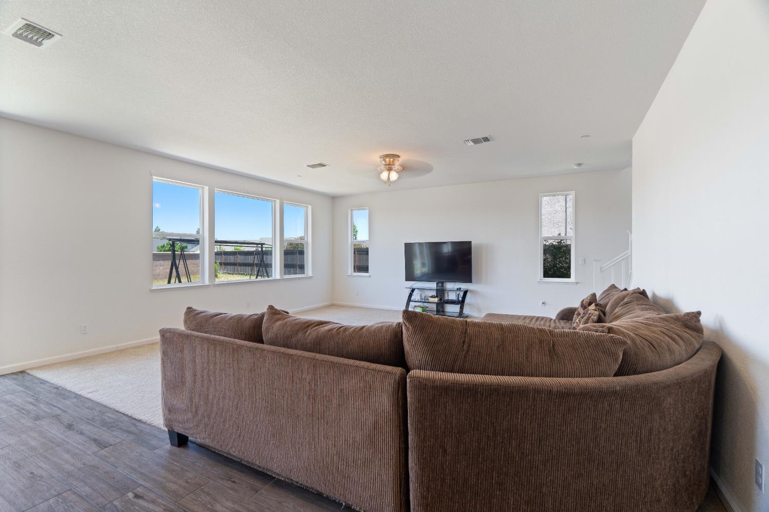 Detail Gallery Image 11 of 61 For 7753 Finnhorse Way, Sacramento,  CA 95828 - 4 Beds | 3 Baths