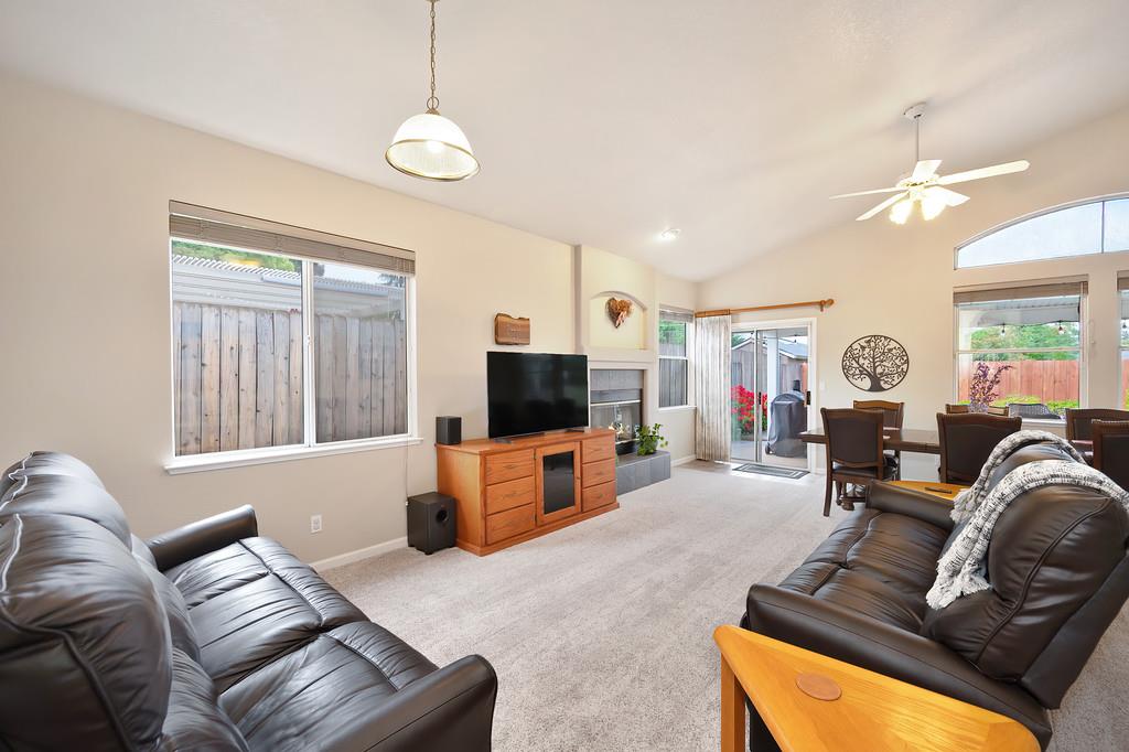 Detail Gallery Image 10 of 46 For 8958 Augustine Ct, Orangevale,  CA 95662 - 3 Beds | 2 Baths
