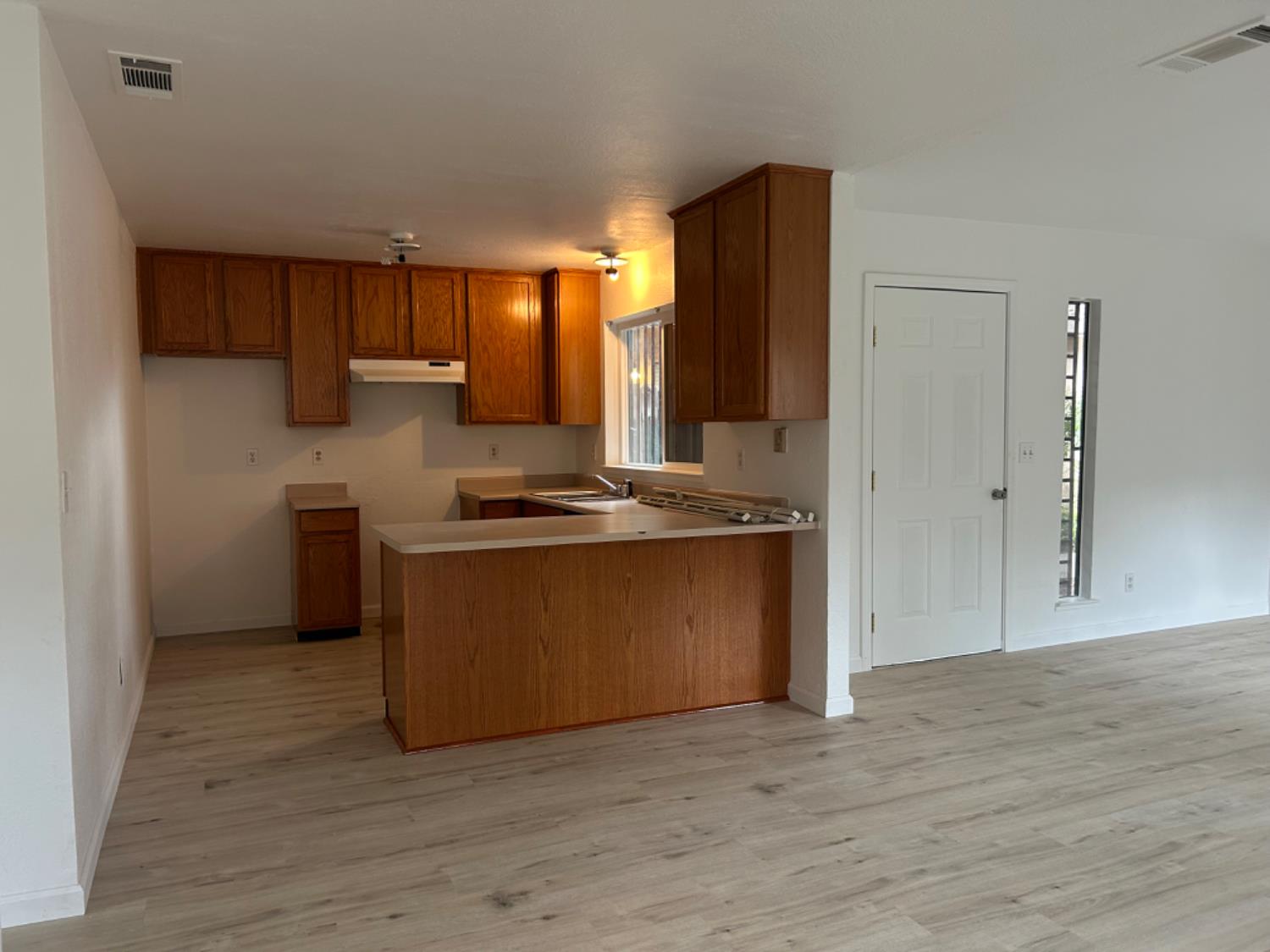 Detail Gallery Image 7 of 17 For 7019 Village Green Dr #103,  Stockton,  CA 95210 - 2 Beds | 2 Baths