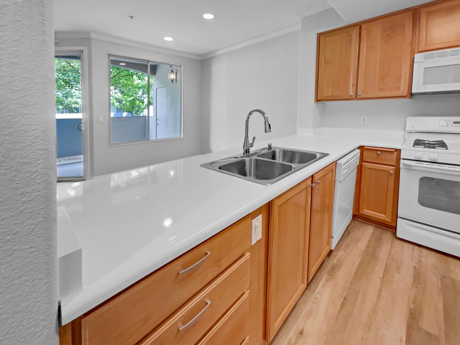 Detail Gallery Image 15 of 20 For 5201 Laguna Oaks Dr #5,  Elk Grove,  CA 95758 - 1 Beds | 1 Baths