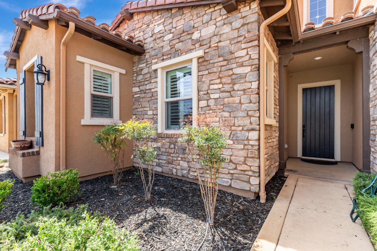 Detail Gallery Image 4 of 41 For 1587 Como Dr, Manteca,  CA 95337 - 3 Beds | 3/1 Baths
