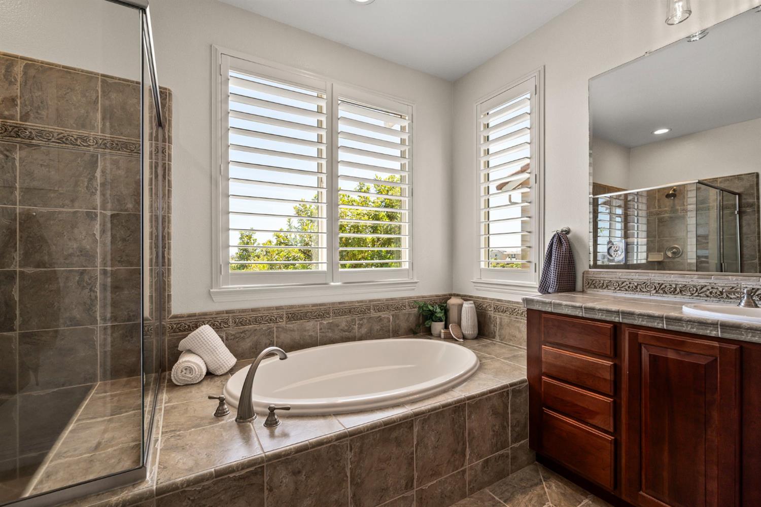 Detail Gallery Image 28 of 56 For 11896 Slate Falls Way, Rancho Cordova,  CA 95742 - 5 Beds | 3 Baths