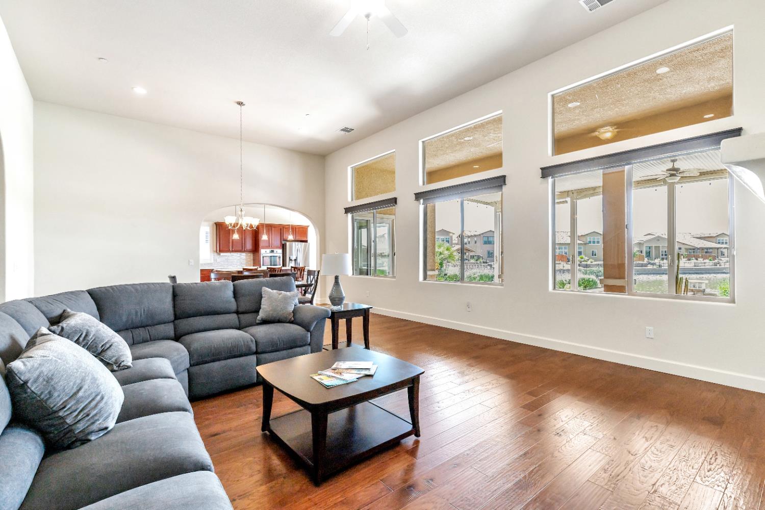 Detail Gallery Image 8 of 41 For 1587 Como Dr, Manteca,  CA 95337 - 3 Beds | 3/1 Baths