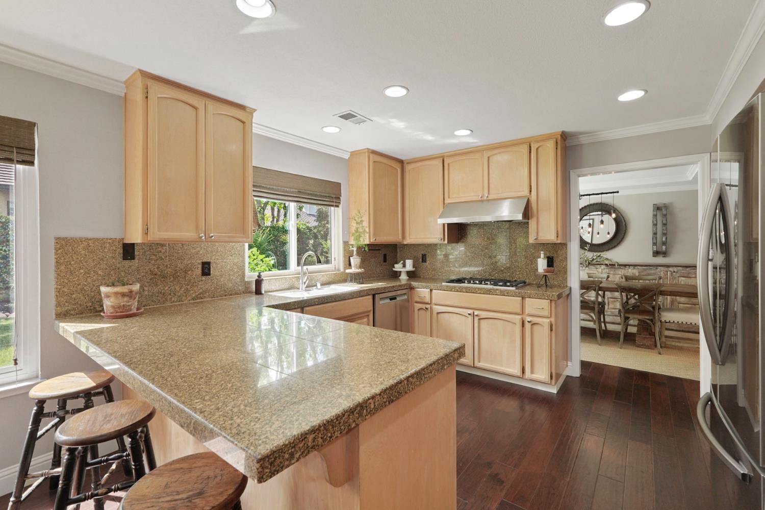 Detail Gallery Image 8 of 50 For 525 Vista Rio Ct, Woodbridge,  CA 95258 - 4 Beds | 3 Baths