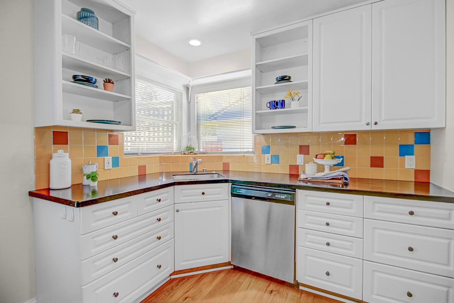 Detail Gallery Image 21 of 48 For 5960 12th Ave, Sacramento,  CA 95820 - 3 Beds | 1 Baths