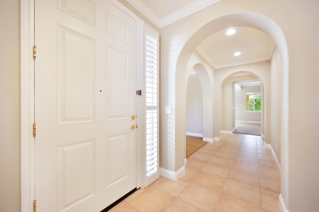 Detail Gallery Image 10 of 99 For 5730 Palmera Ln, Sacramento,  CA 95835 - 2 Beds | 2 Baths