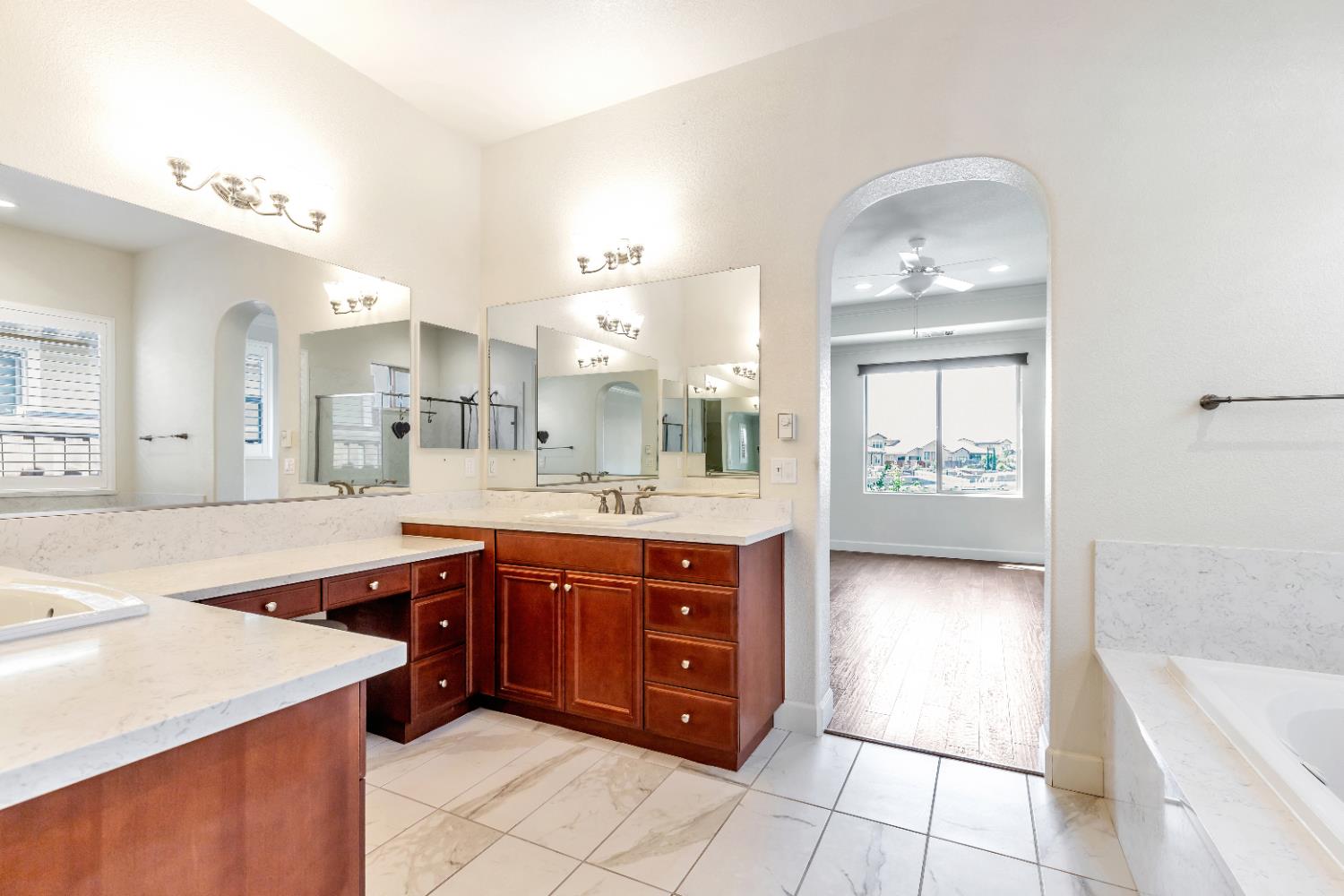 Detail Gallery Image 20 of 41 For 1587 Como Dr, Manteca,  CA 95337 - 3 Beds | 3/1 Baths