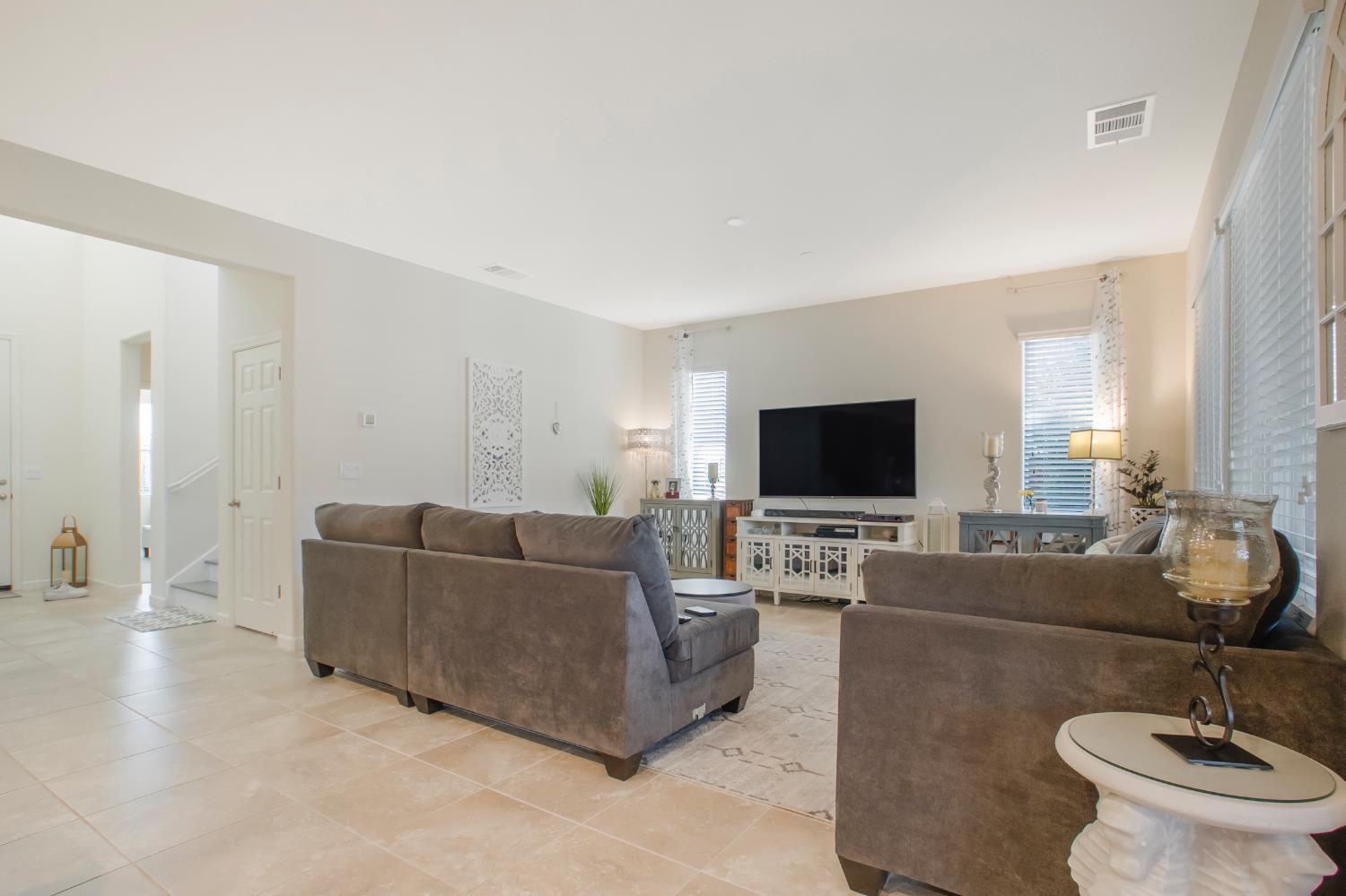 Detail Gallery Image 8 of 29 For 21244 Grapevine, Patterson,  CA 95363 - 4 Beds | 3 Baths