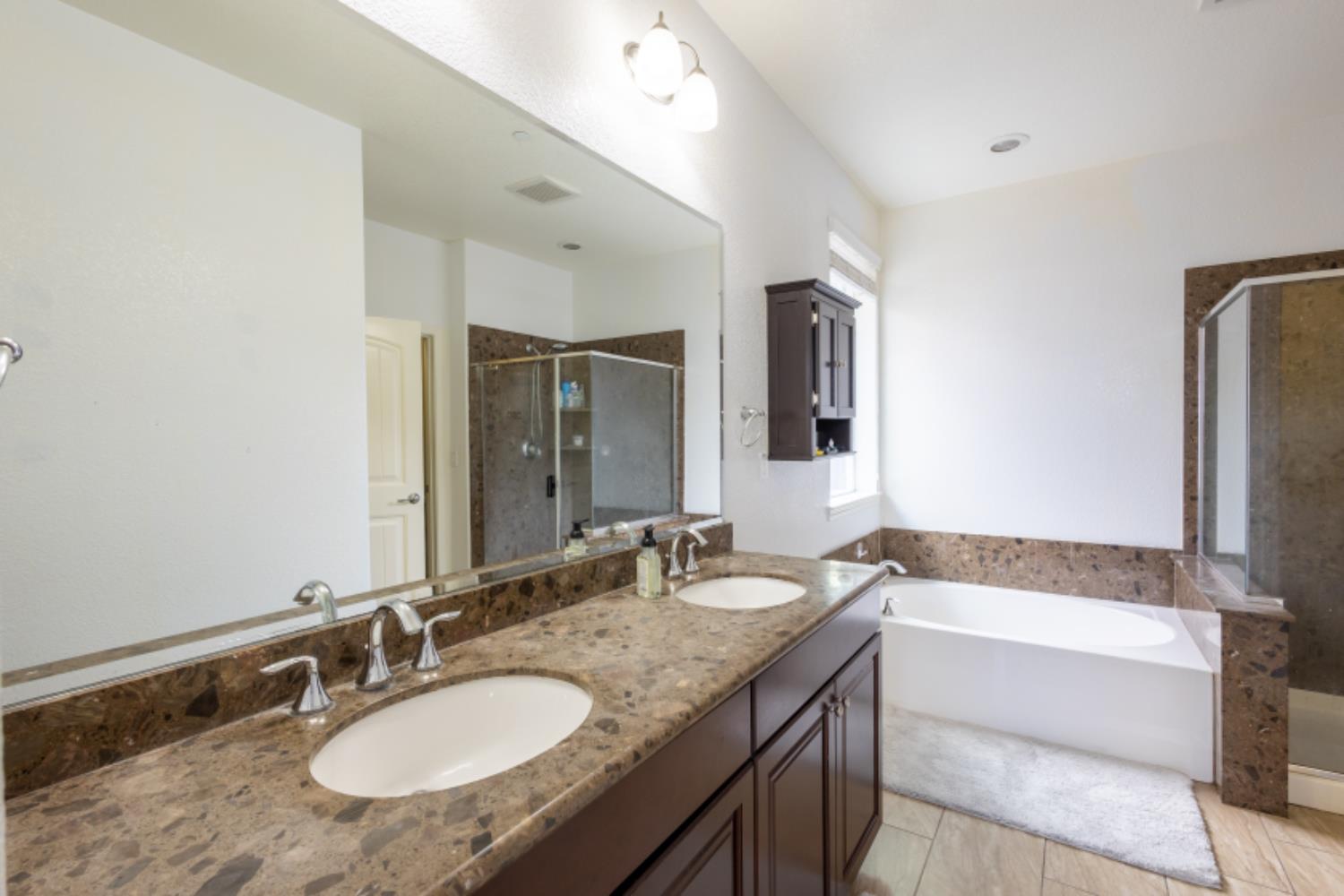 Ballinger Drive, Sacramento, California image 18