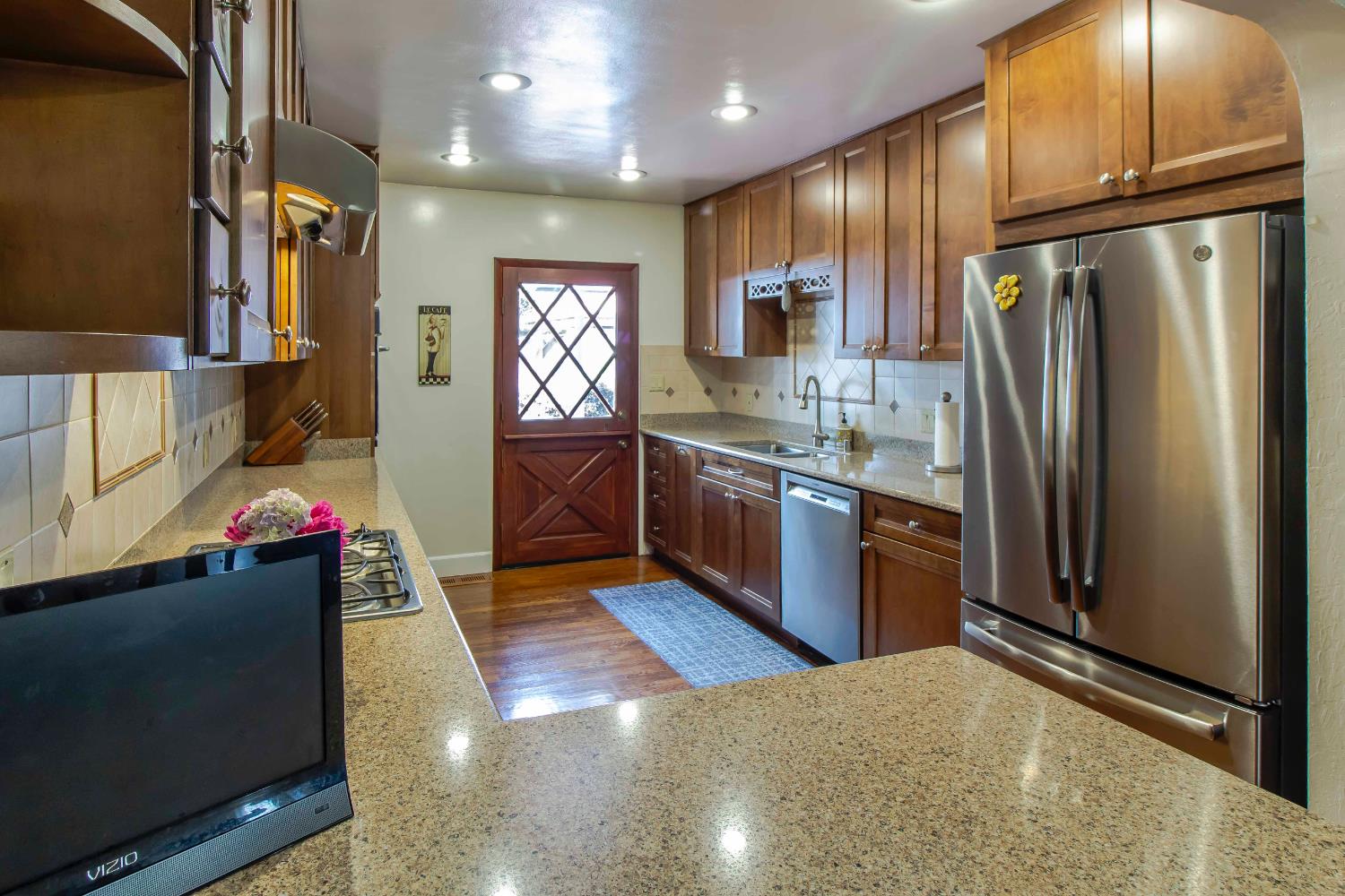 Detail Gallery Image 6 of 25 For 1997 Oxford St, Sacramento,  CA 95815 - 5 Beds | 3 Baths