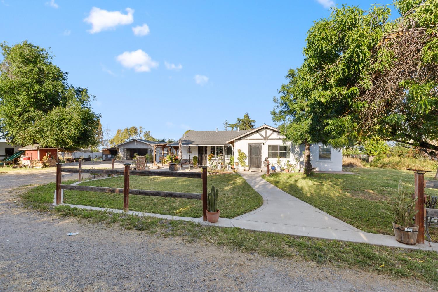 Detail Gallery Image 1 of 21 For 3935 Sunny Rd, Stockton,  CA 95215 - 3 Beds | 1/1 Baths