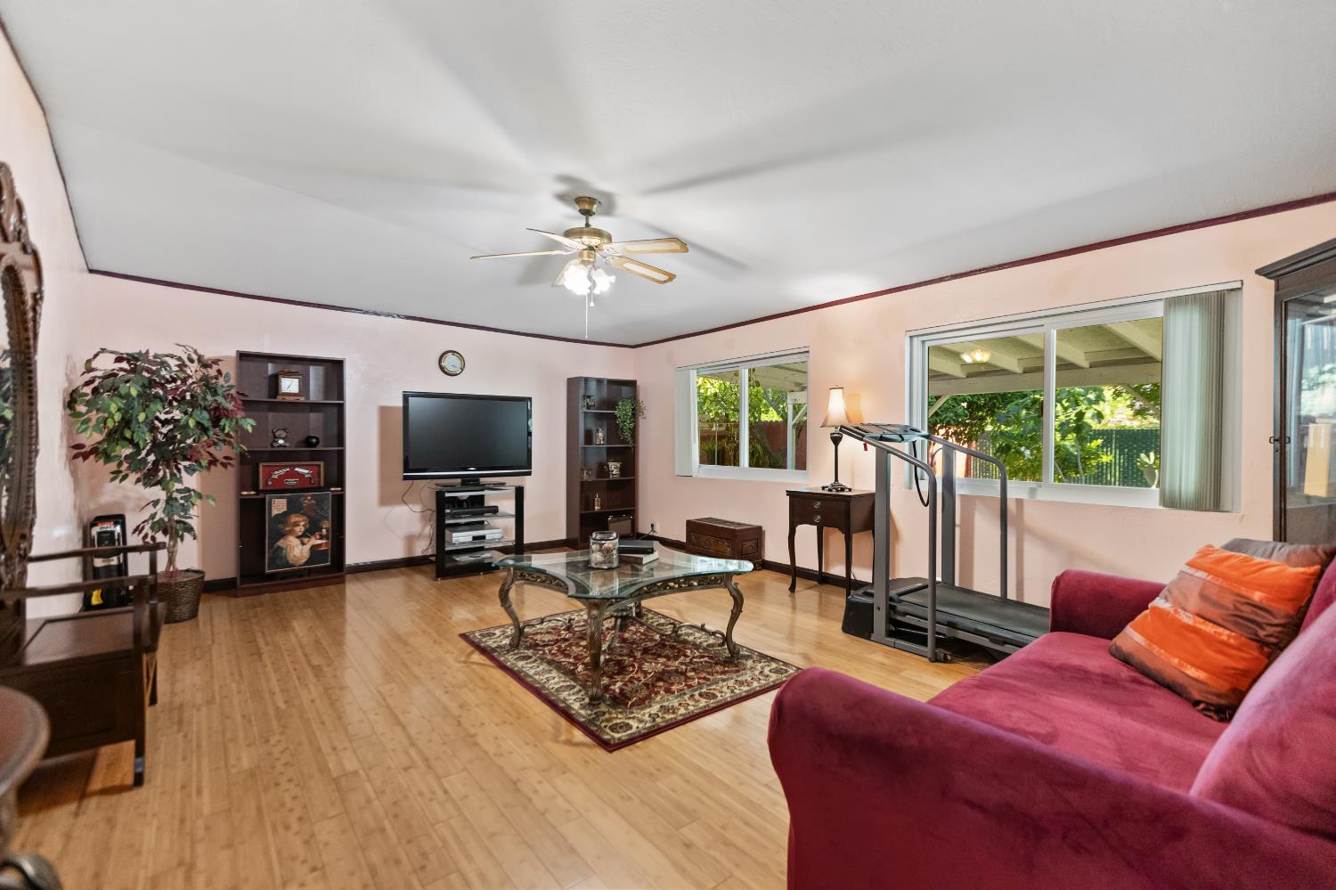 Detail Gallery Image 13 of 47 For 1824 Maryal Dr, Sacramento,  CA 95864 - 3 Beds | 2 Baths