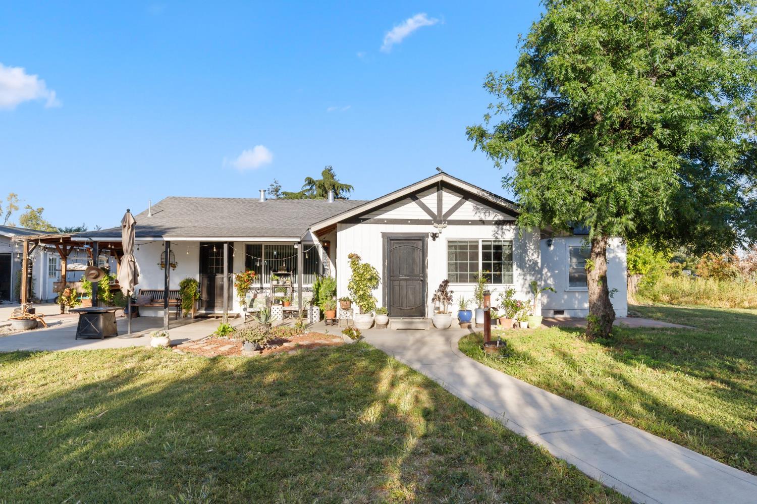 Detail Gallery Image 2 of 21 For 3935 Sunny Rd, Stockton,  CA 95215 - 3 Beds | 1/1 Baths
