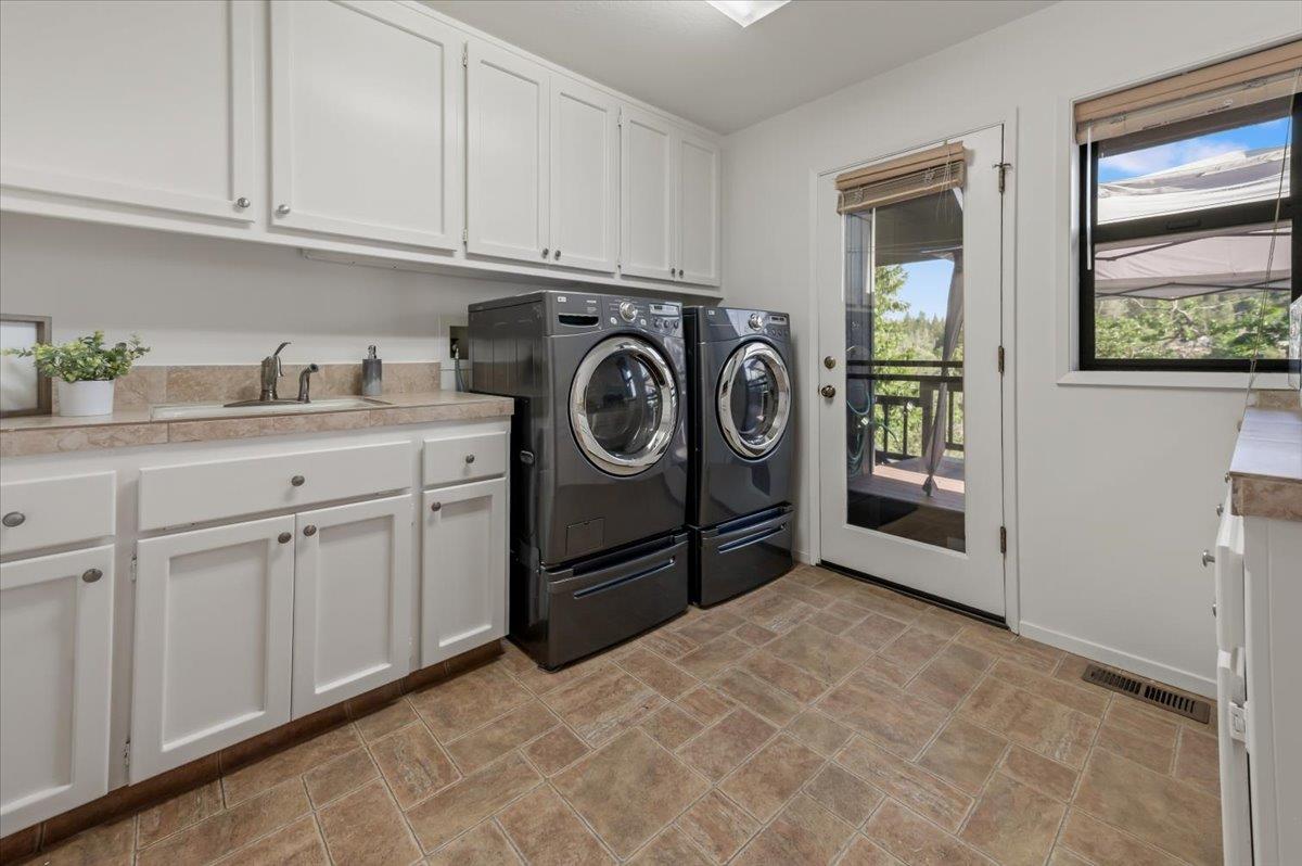 Troy Court, Grass Valley, California image 25