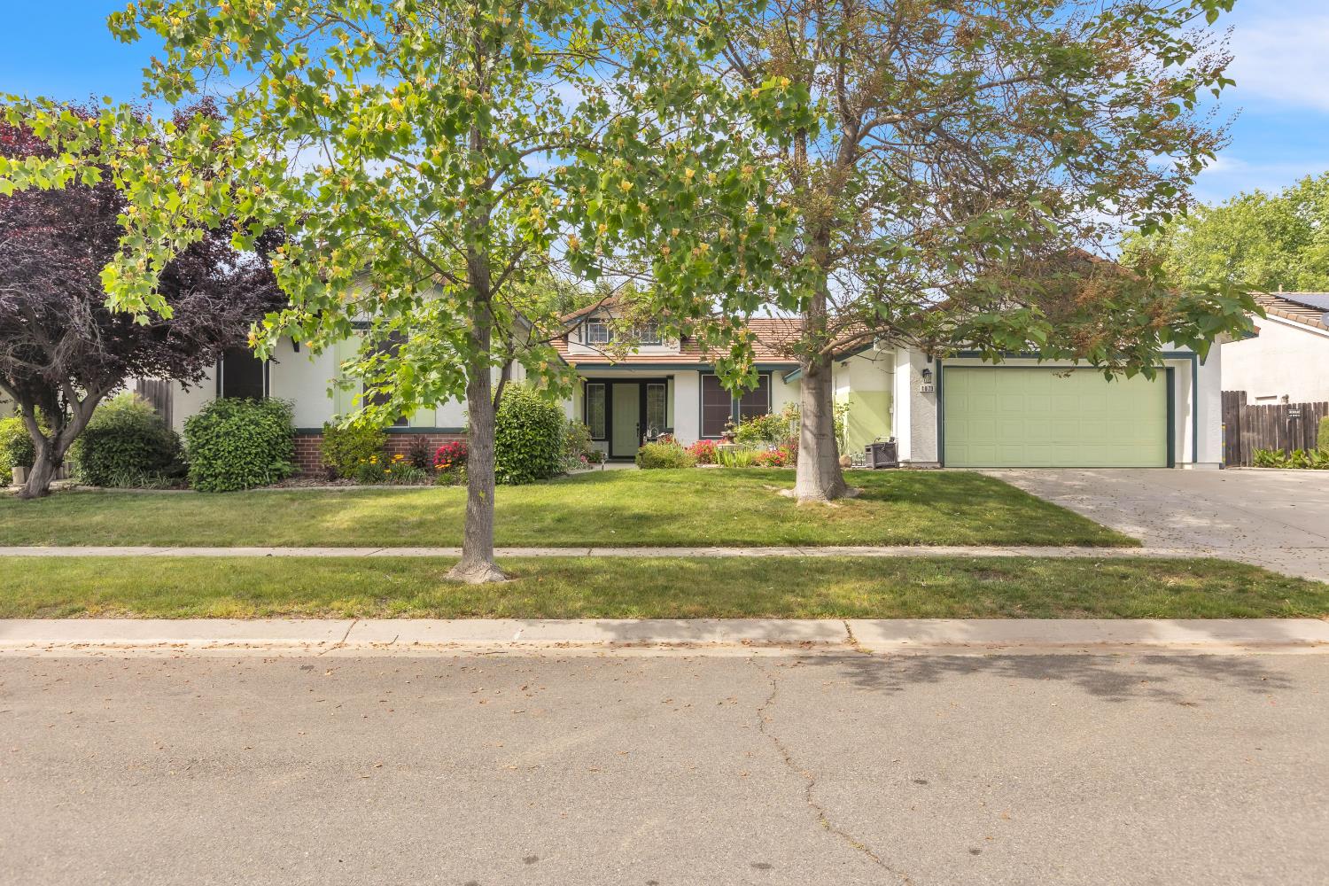 Detail Gallery Image 2 of 43 For 1073 Bronco Dr, Plumas Lake,  CA 95961 - 4 Beds | 2 Baths