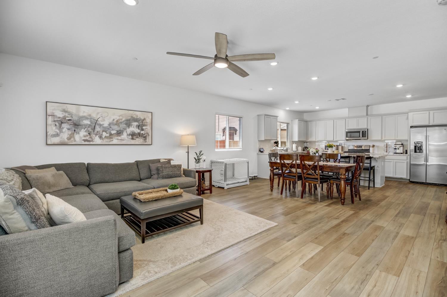 Detail Gallery Image 10 of 33 For 1295 Arriaga Way, Woodland,  CA 95776 - 4 Beds | 2 Baths
