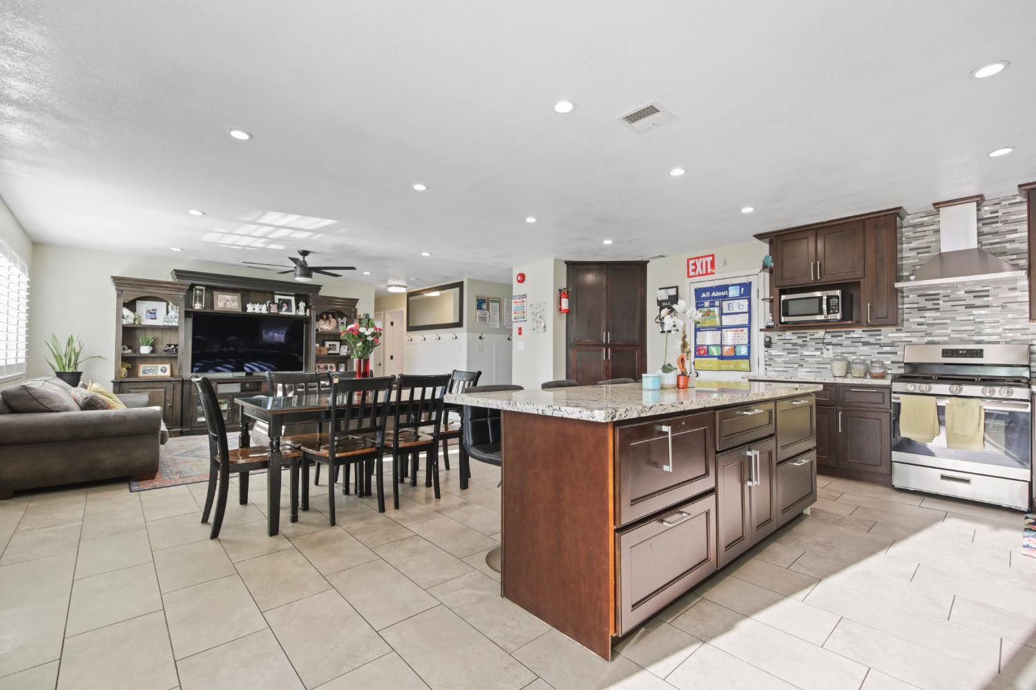 Detail Gallery Image 15 of 37 For 673 Locust Ave, Manteca,  CA 95337 - 3 Beds | 2 Baths