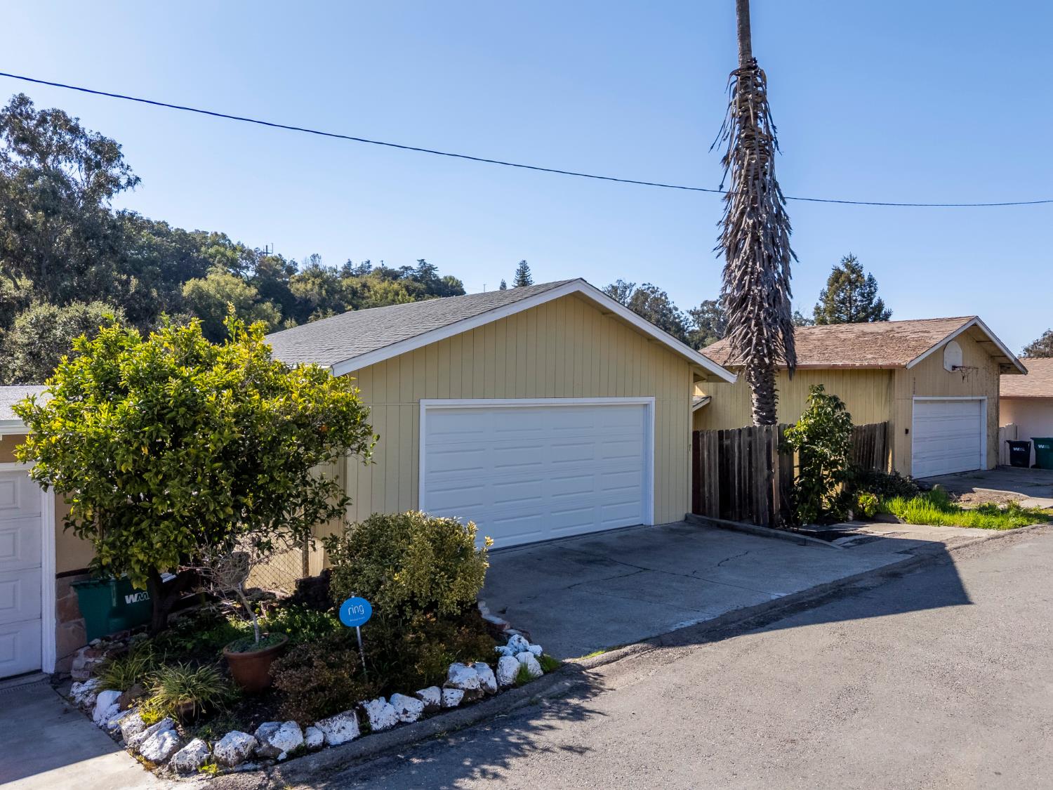 Detail Gallery Image 1 of 34 For 9214 Golf Links Rd, Oakland,  CA 94605 - 3 Beds | 2 Baths