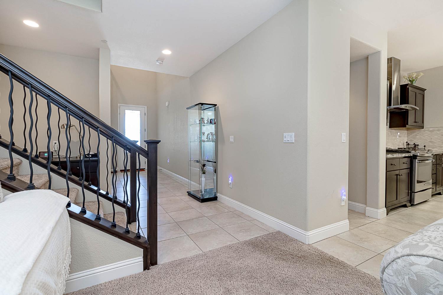 Detail Gallery Image 8 of 38 For 582 Pasture Ave, Lathrop,  CA 95330 - 4 Beds | 3 Baths