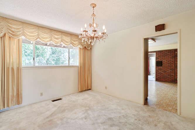 Detail Gallery Image 11 of 49 For 51 Tristan Cir, Sacramento,  CA 95823 - 5 Beds | 2/1 Baths