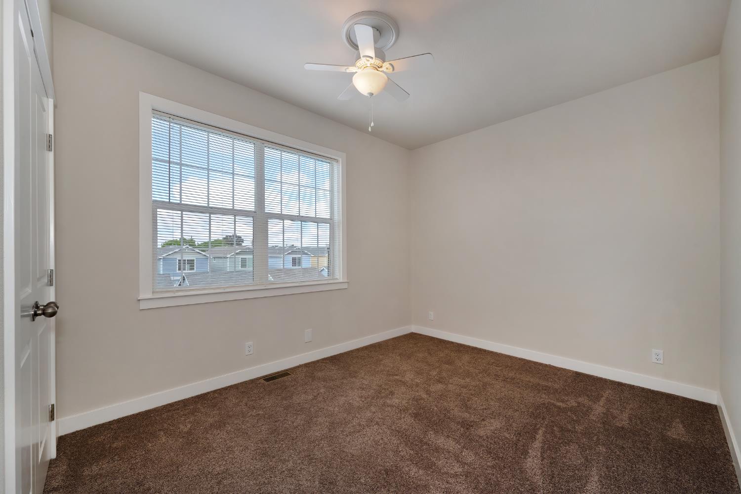 Detail Gallery Image 15 of 37 For 105 Hickory St, Roseville,  CA 95678 - 3 Beds | 2/1 Baths