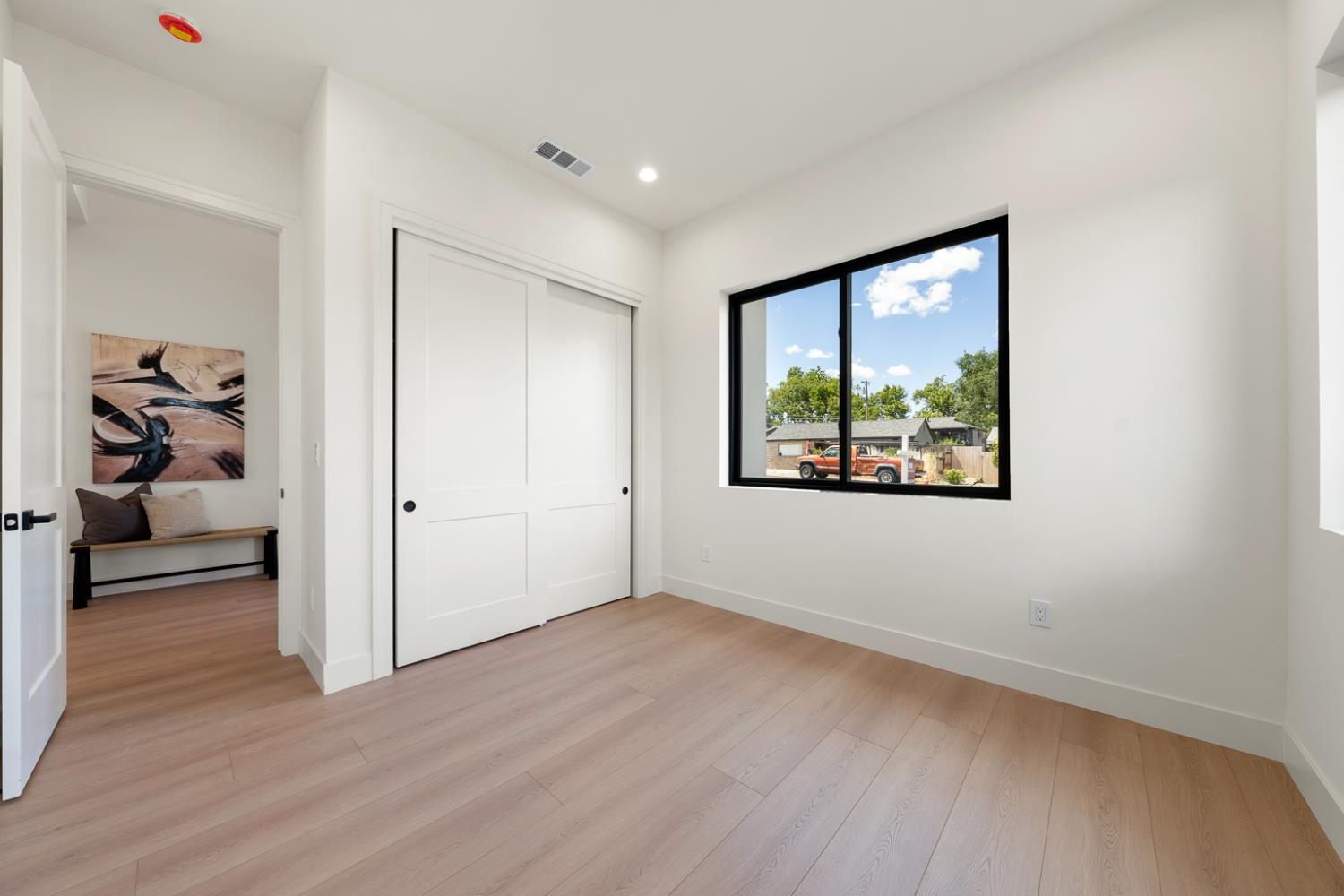 Detail Gallery Image 11 of 59 For 407 East St, Roseville,  CA 95678 - 4 Beds | 4 Baths