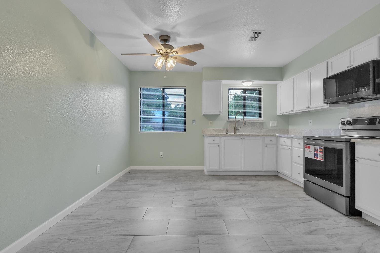 Detail Gallery Image 12 of 18 For 909 Meadowview Dr, Galt,  CA 95632 - 3 Beds | 2 Baths
