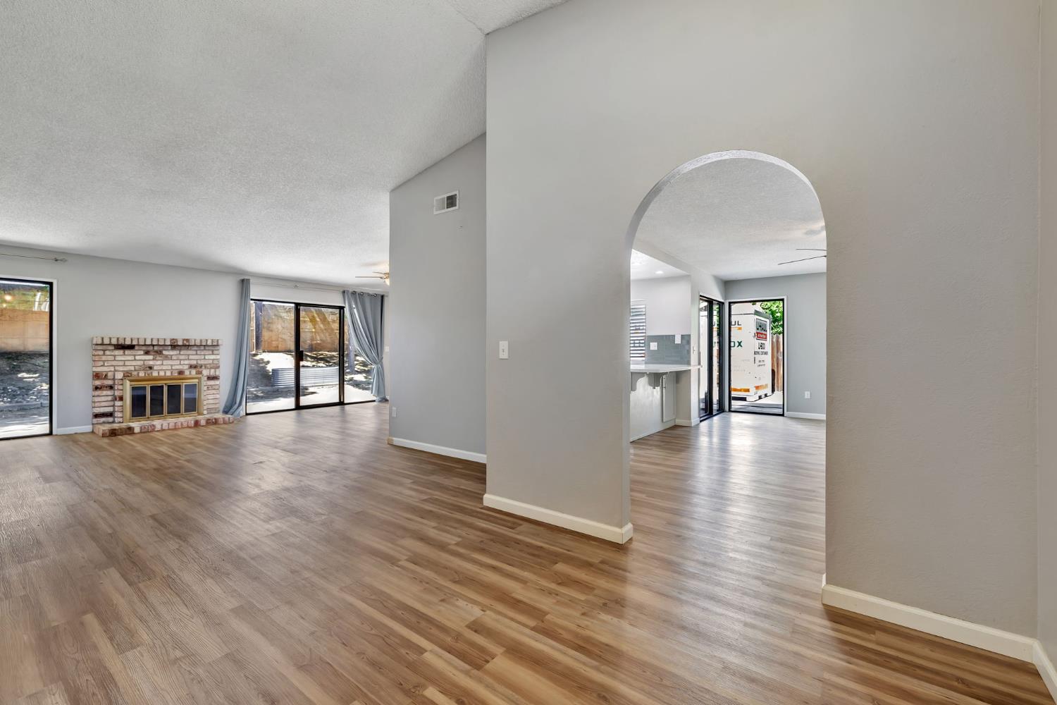 Detail Gallery Image 7 of 34 For 3203 Osuna Way, Sacramento,  CA 95833 - 3 Beds | 2 Baths
