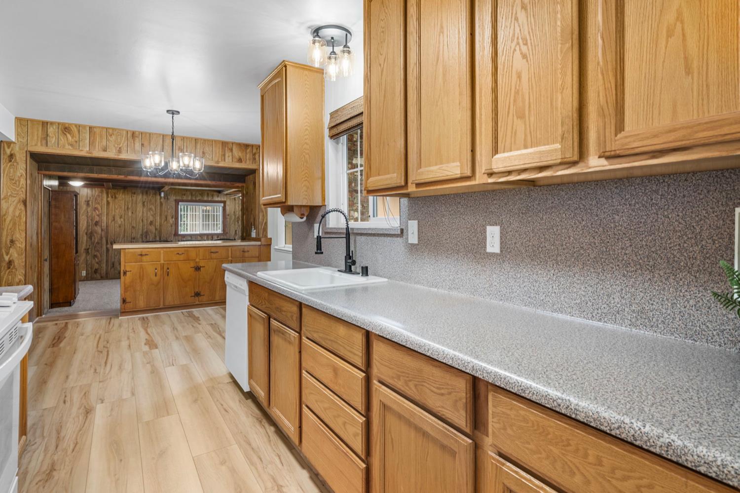 Detail Gallery Image 11 of 49 For 3920 S Escalon Bellota Rd, Farmington,  CA 95230 - 3 Beds | 1/1 Baths