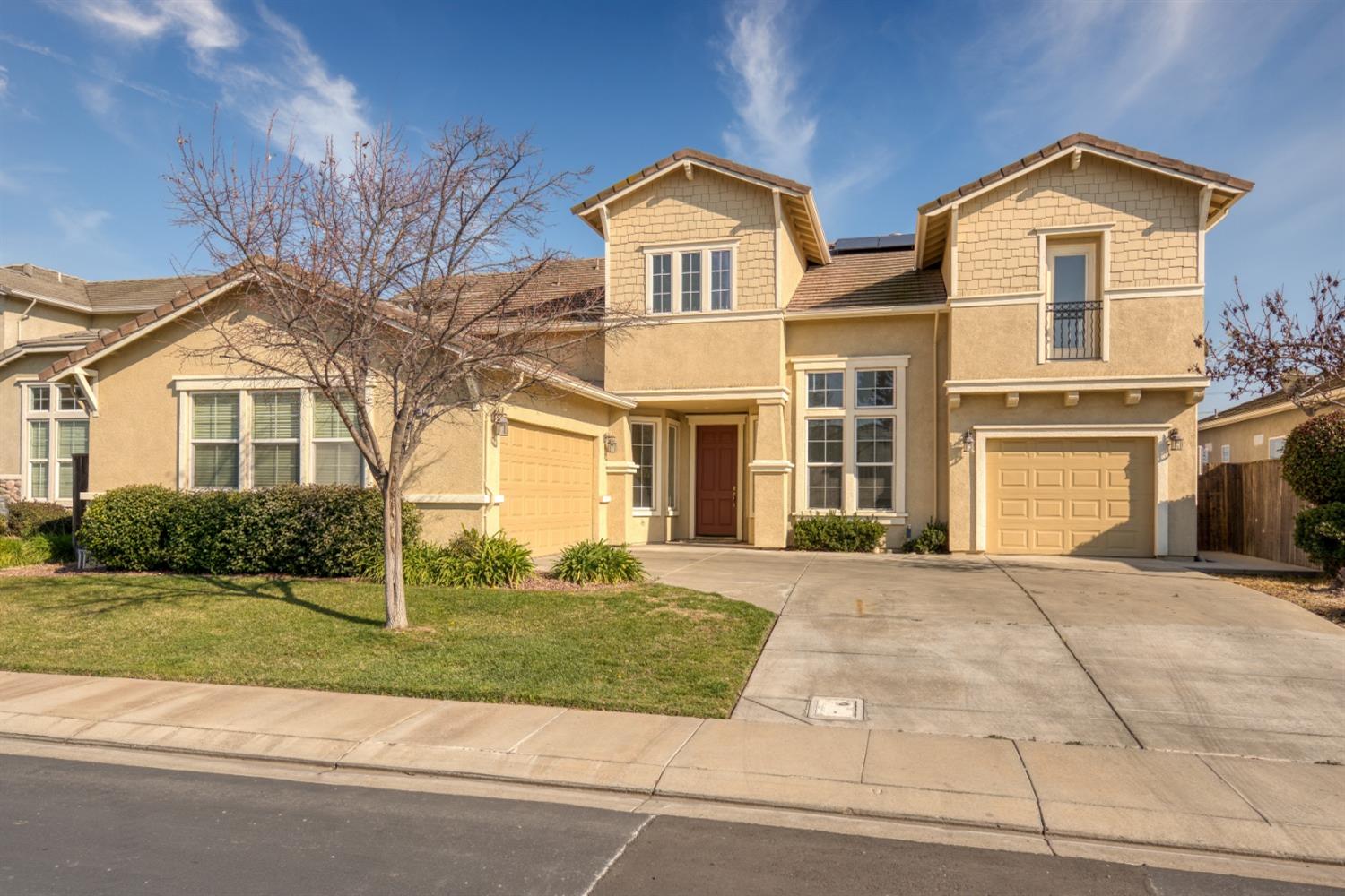 Detail Gallery Image 2 of 59 For 3012 Edgeview Dr, Modesto,  CA 95355 - 5 Beds | 3/1 Baths